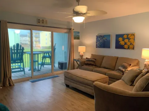 Beach Lovers, Oceanview, Cute 1 BR, 2 full BA condo in Surf City sleeps 5