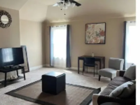 Luxury Peaceful 4Bedroom House Hotels in DeSoto