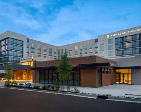 Embassy Suites by Hilton Alpharetta Halcyon Hotels in Forsyth County