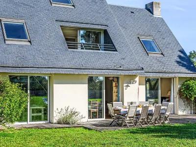 Le Prado Chapelle de Saint-Philibert附近的飯店