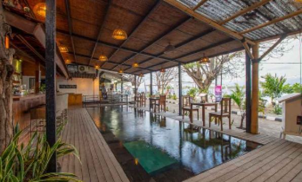 Scallywags Beach Club