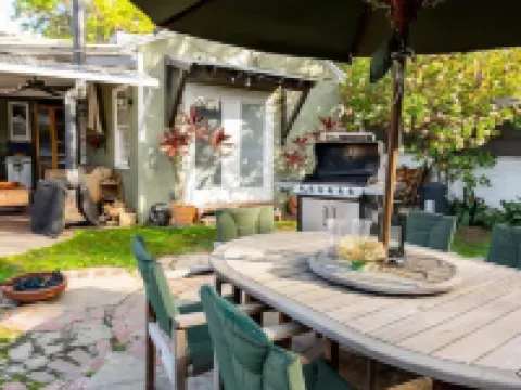 Bright Comfortable Home in Van Nuys Hotels in Van Nuys
