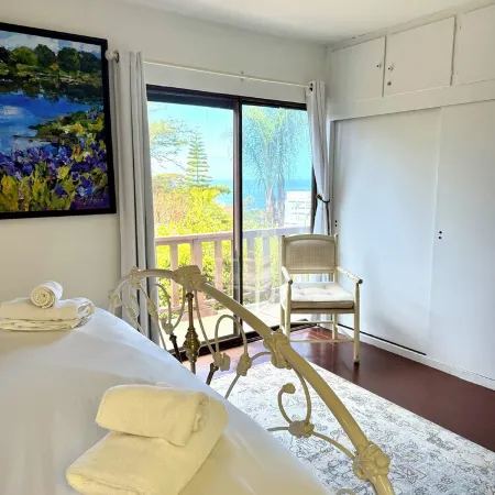Ocean View Laguna Beach Cottage, Private Garden 700ft to 1000 Steps Beach Entry