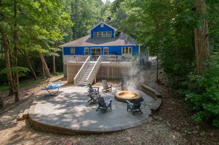 Lake Gaston Lyons creek 3 bedroom plus bunkbed loft 2 bathroom sleeps 10-12