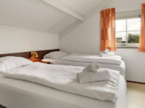 Bungalow in South Holland With Private Jetty Hotels in Simonshaven