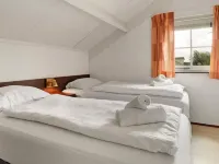 Bungalow in South Holland With Private Jetty Hotels in Simonshaven