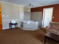 Super 8 by Wyndham Edmonton International Airport - Hot Tub