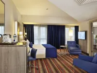 Ramada Plaza by Wyndham Izmir Hotels near İzmir Historical Elevator Building
