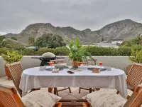 Hermanus Beachfront Lodge فنادق في هرمانوس