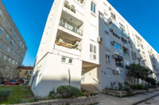 Deluxe Apartment Near the Bridge