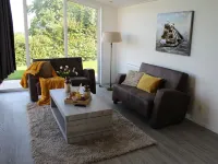 Cozy Garden Home w Fireplace فنادق في Bemelen