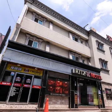 Gyeongju Rose Hotel Hwangni Dan-Gil Branch Отели рядом с достопримечательностью «Галерея «Хонджасу»»