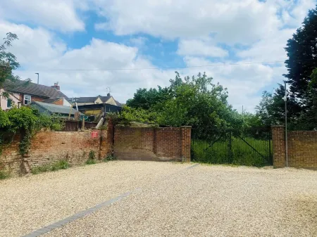 2 Bed Town Centre Nr Theatre Free Park Wi-Fi & Garden