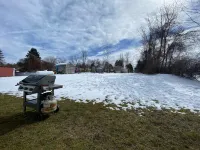 Rutland's Hidden Gem: 2 Br/1ba Renovated Home Close to Everything 2 Bedroom Home