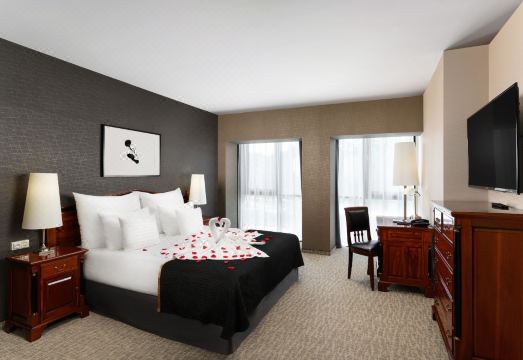 6. 호텔 디비너스..