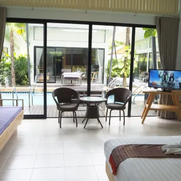 ห้องซูพีเรียเชื่อมกับสระว่ายน้ำ