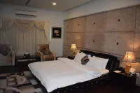 Safari Club 1
