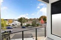 Central Park Gemini Apartments Hotels in Hamilton