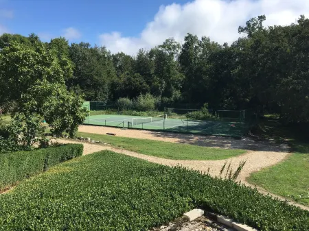 Château de Joyeux - Gîtes Отели в г. Жуайё