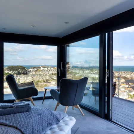 Uno - St Ives