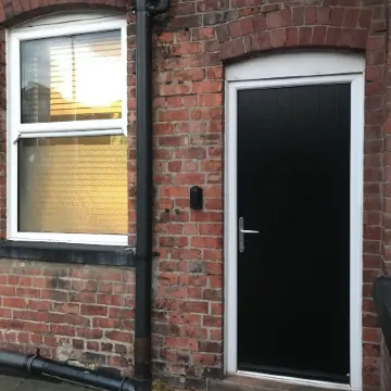 Contemporary 1 Bed Studio for Comfy Stay in Wigan