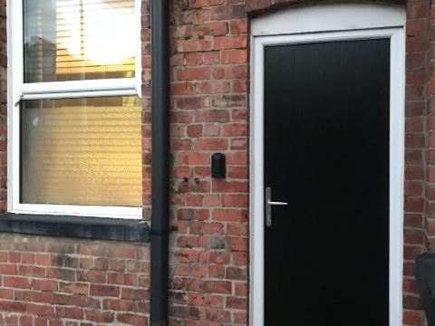 Contemporary 1 Bed Studio for Comfy Stay in Wigan