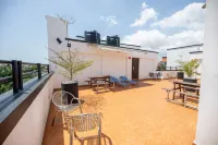 Deluxe 1 Bed Apartment - Wifi Airon Parking Hotels in Kwashieman