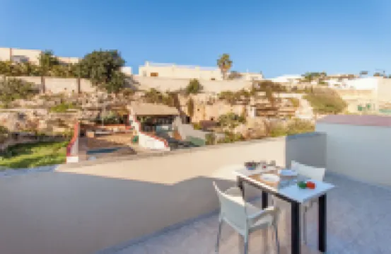 Merill Pool and Sea, Charming Apart 5