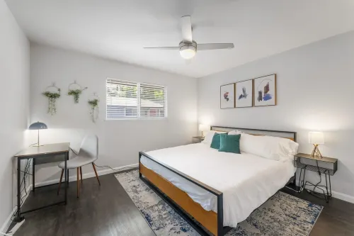 Prime Soco Chic 2BR King Suite w Pool Parking - Apartments