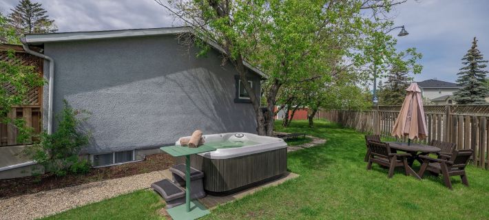 Family House with Httb Playgr BBQ Firept Hotels in Calgary