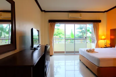 Baan Suanphet Resort Hotel dekat Wat Wang Yang Wanaram