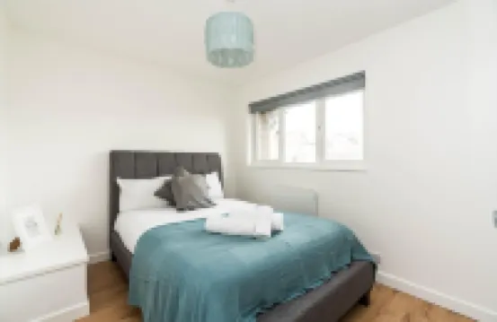 Sleek and Stylish 2Bd Home with a Garden Anerley