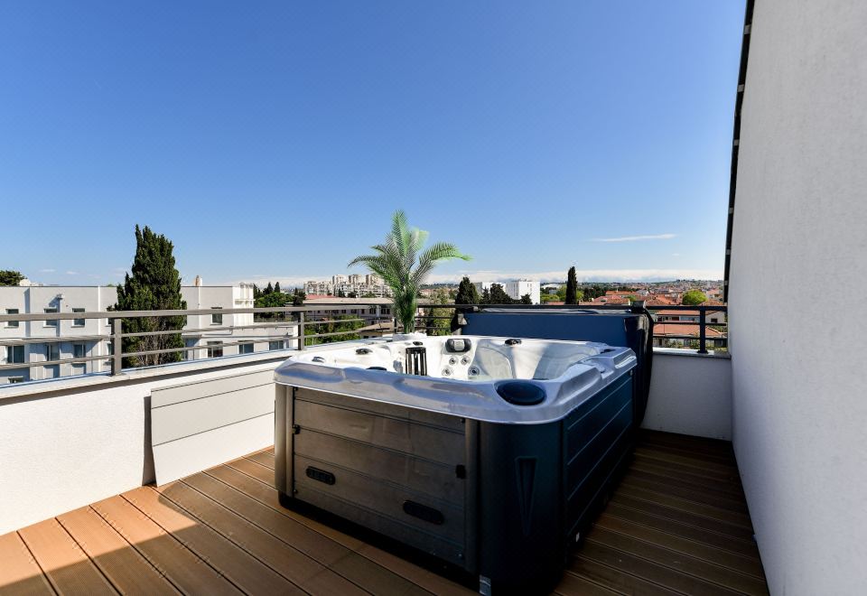 Hotel Luxury Penthouse Berin with Rooftop Terrace and Jacuzzi, Leisure & Recreation, Hot spring/Public bath