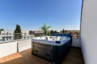 Luxury Penthouse Berin with Rooftop Terrace and Jacuzzi