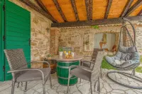 Holiday Home Stone Wall - parking