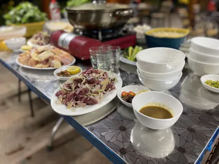 Nha San Ngan Chai Homestay Отели в г. TT. Yen Minh