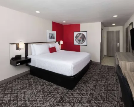 รามาดา บาย วินด์แฮม สนามบิน DFW โรงแรมในอีร์วิ่ง