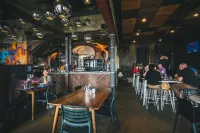 Six Degrees Motel Hotels in Albany
