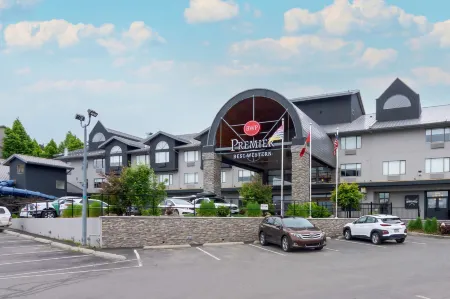 Best Western Premier Aberdeen Kamloops Отели рядом с достопримечательностью «Библиотека Камлупс Лайбрари, Томпсон-Никола Риджинал»