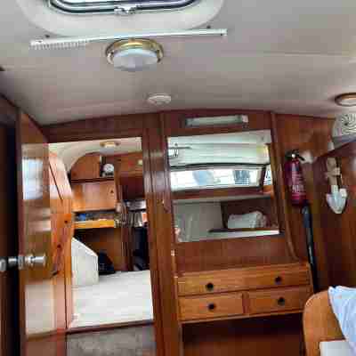 Riverside Boat Retreat on the River Thames Rooms