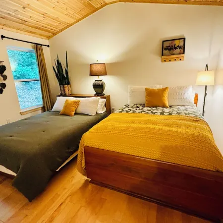 Modern Cabin w/Pool and Hot Tub!