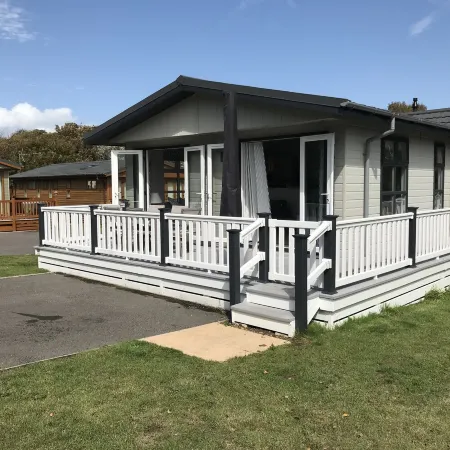 Luxury 3 Bedroom Lodge - Pet Friendly Hotels in New Forest District