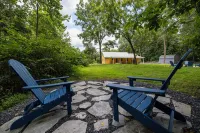 Cozy European Cottage at Lake Arrowhead near Shenandoah National Park entrance Hotels near Luray Zoo - A Rescue Zoo