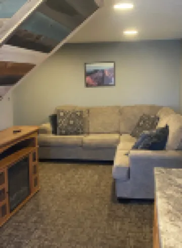 The Covered Porch Hideaway - Lakeside Tiny House Rental - Sleeps 4 羅克縣酒店