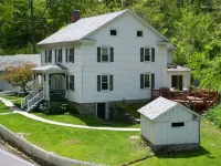 Happy Valley retreat - whole house, large living room, EV charger