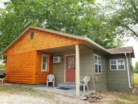 White River Cabin on Lake Taneycomo - Resort Pool - Dock Hotels in Swan Township