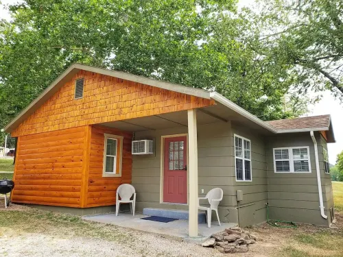 White River Cabin on Lake Taneycomo - Resort Pool - Dock