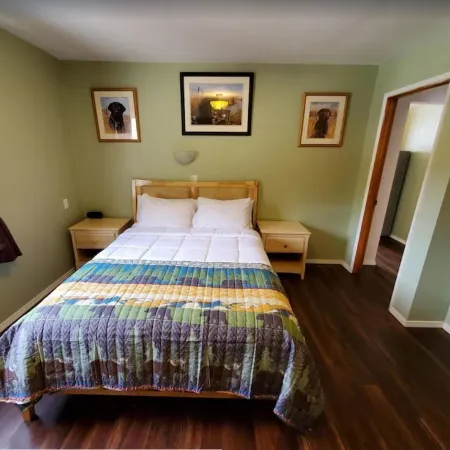 {Forget-Me-Not Inn} Alaskan Waterfront Vacation Rental (Eagle Suite)