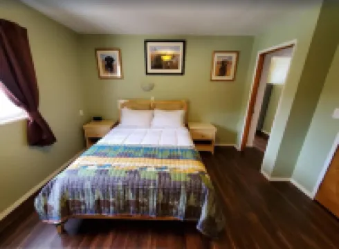 {Forget-Me-Not Inn} Alaskan Waterfront Vacation Rental (Eagle Suite)