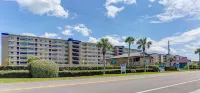 Beautiful 3 bedroom oceanfront condo on the 5th floor with Fishing Pier!